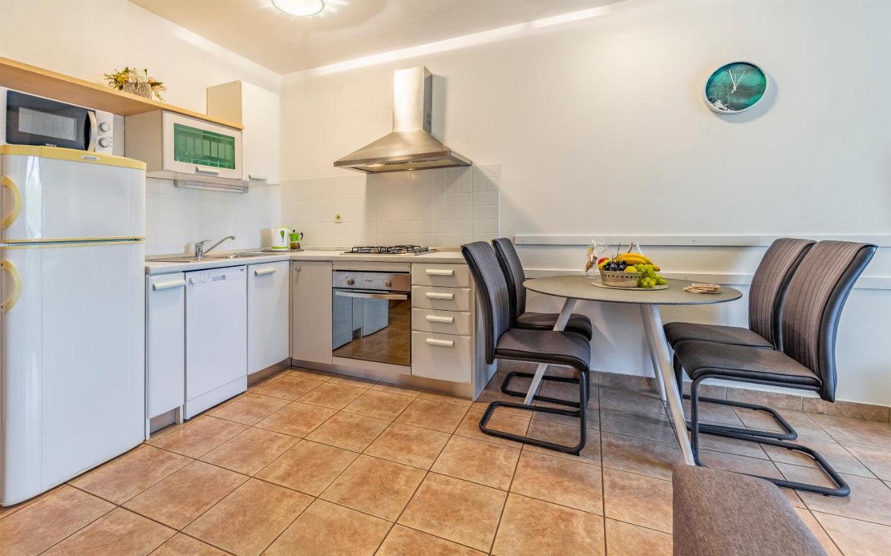 Olga'S Place-New Apartment 200 Mt From The Sea Pula Bagian luar foto