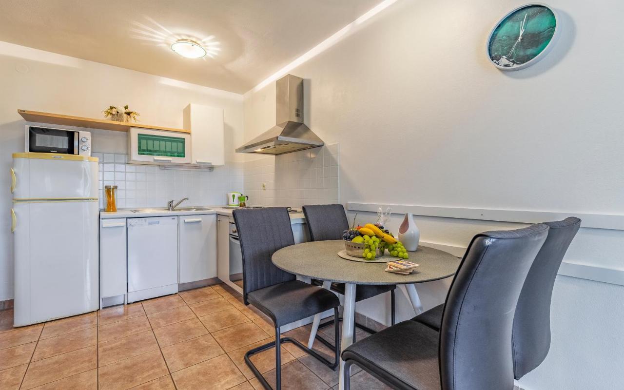 Olga'S Place-New Apartment 200 Mt From The Sea Pula Bagian luar foto