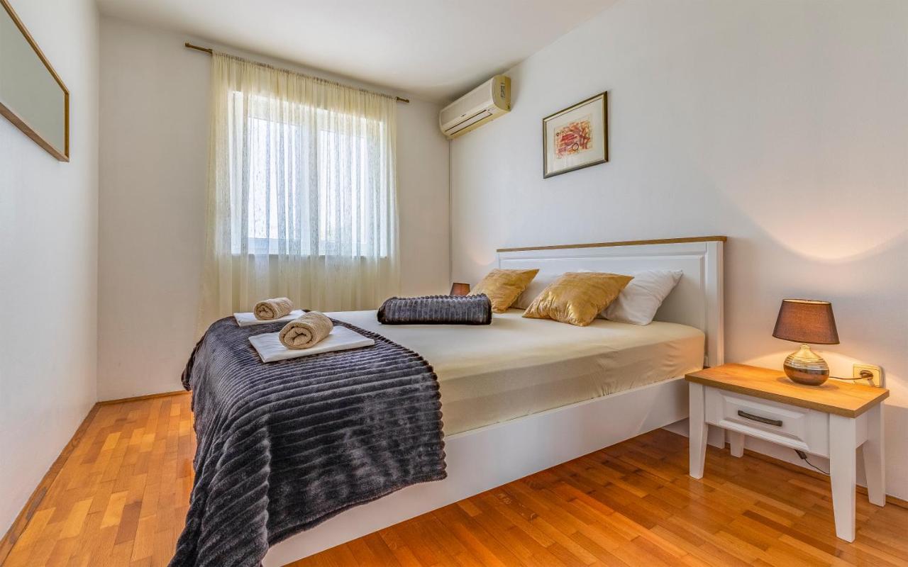 Olga'S Place-New Apartment 200 Mt From The Sea Pula Bagian luar foto