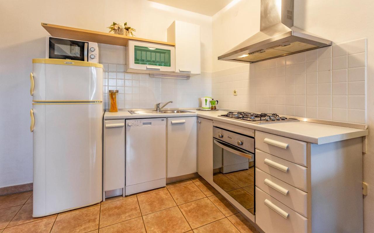 Olga'S Place-New Apartment 200 Mt From The Sea Pula Bagian luar foto