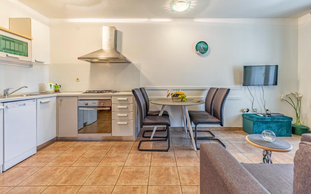 Olga'S Place-New Apartment 200 Mt From The Sea Pula Bagian luar foto
